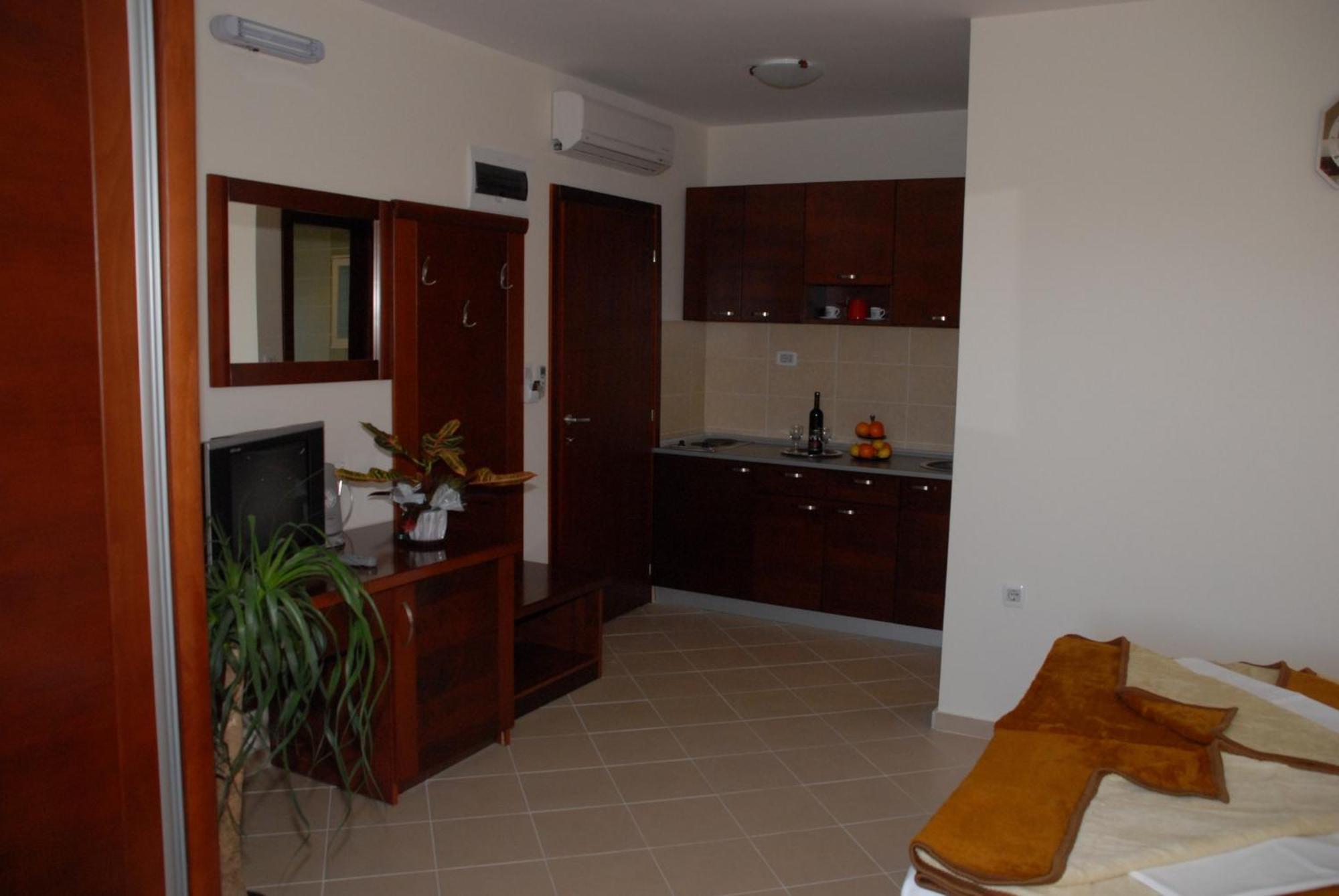 Apartments Krapina บุดวา ภายนอก รูปภาพ